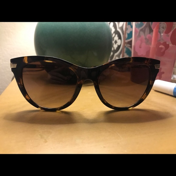 Barely worn Authentic Michael Kors Sunglasses - Picture 3 of 3